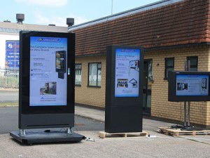 3 kreative måder at installere digital skiltning LCD-kabinetter på